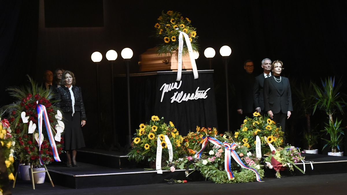 Poslední rozloučení s Janou Hlaváčovou: Sbohem dávali Bára Munzarová s rodinou, prezident, Bohdalová, Havlová i Trojan